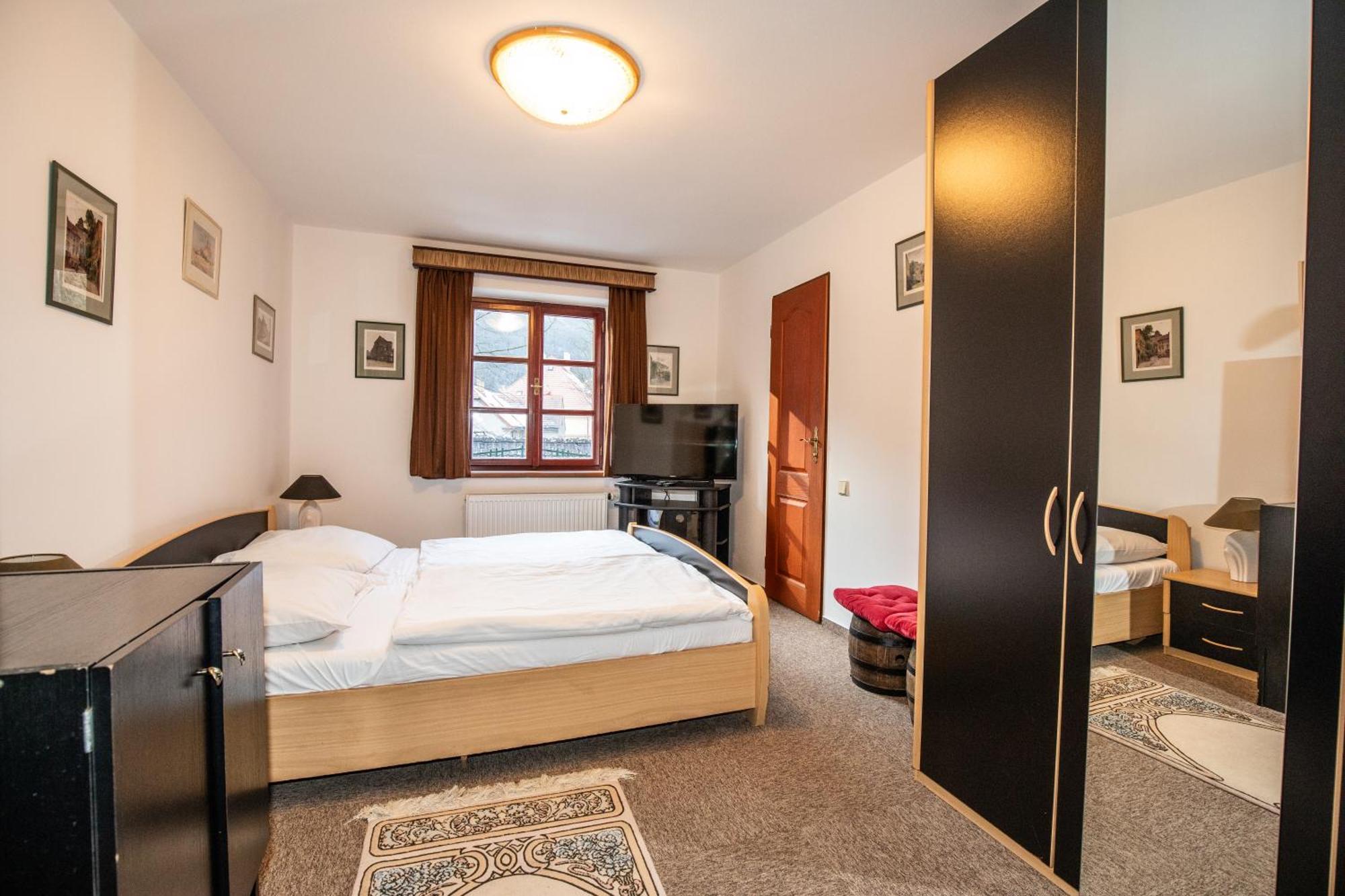 Resort U Jelena Křivoklát Rom bilde