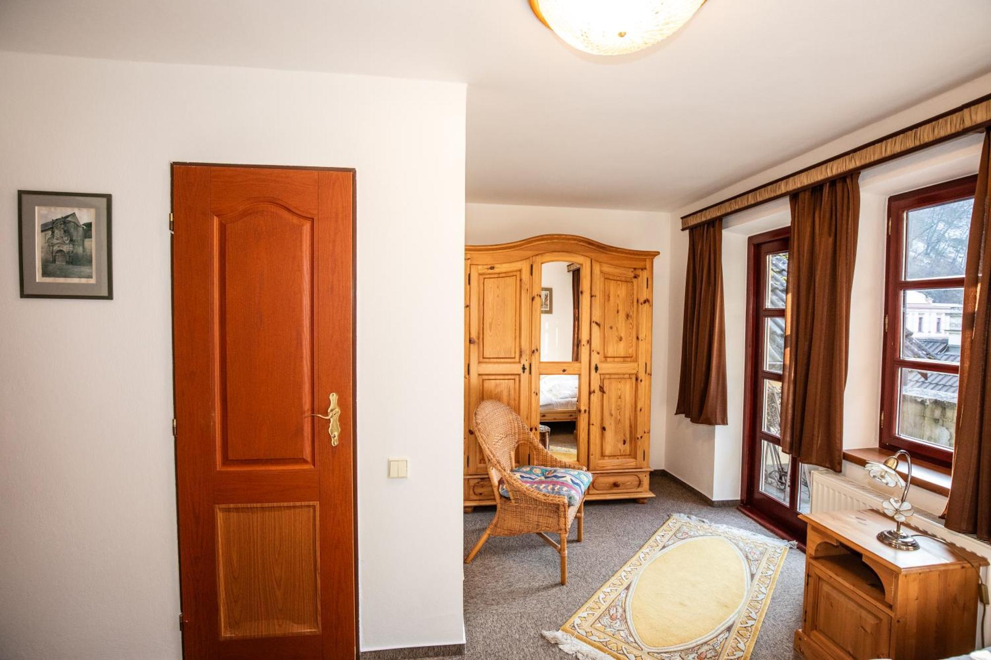Resort U Jelena Křivoklát Rom bilde