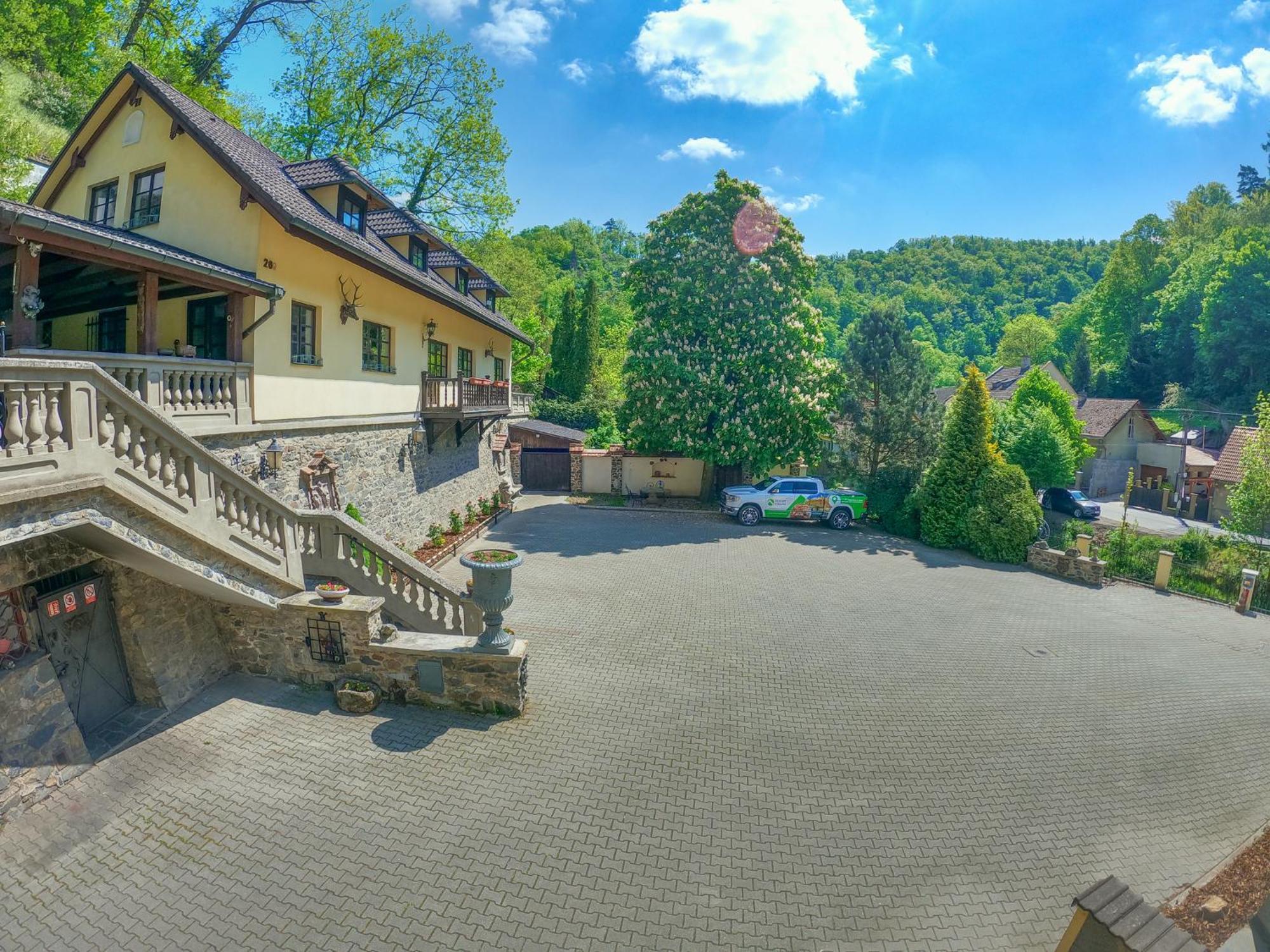 Resort U Jelena Křivoklát Eksteriør bilde