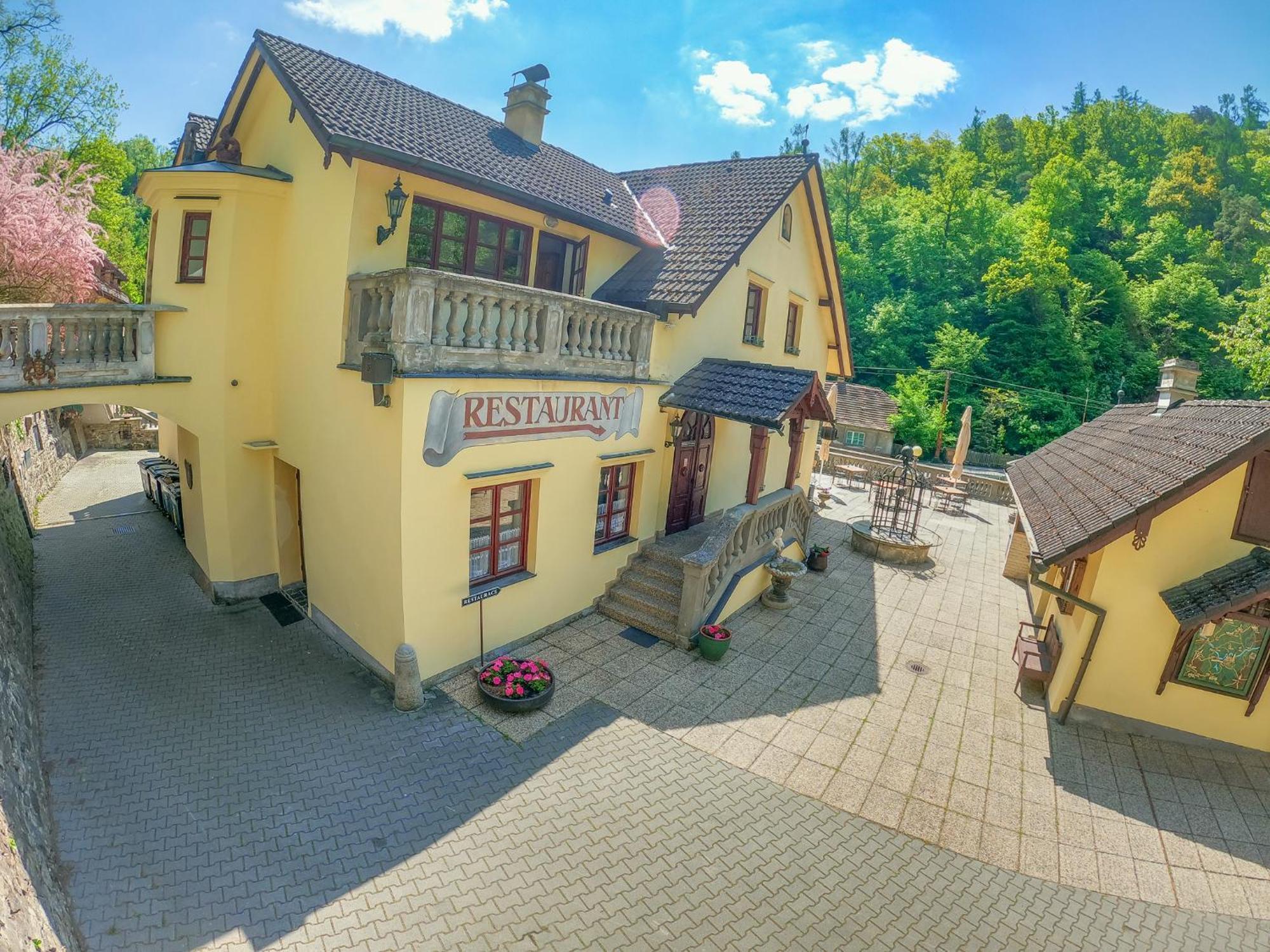 Resort U Jelena Křivoklát Eksteriør bilde